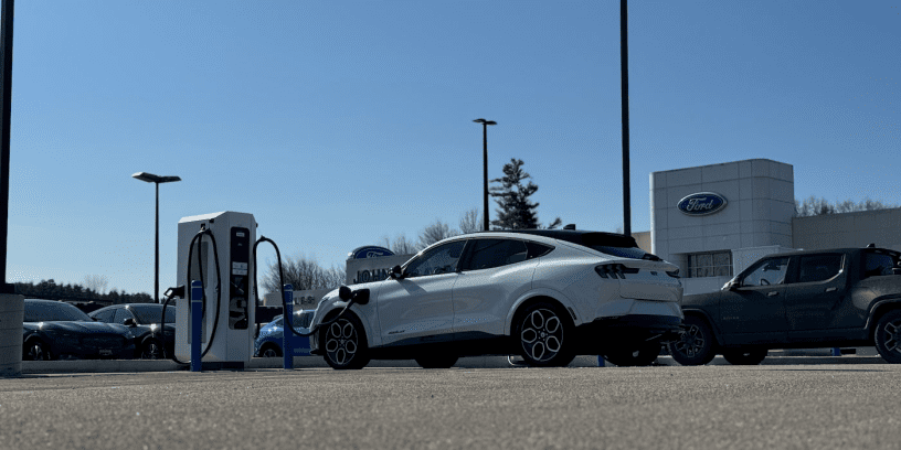 美国福特开放充电网络，让所有电动车都能轻松自驾