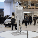 2026 年 4 月北京车展亮相的小鹏铁蛋人形机器人