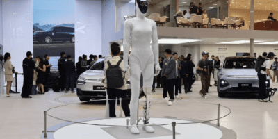 2026 年 4 月北京车展亮相的小鹏铁蛋人形机器人