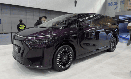小鹏 X9